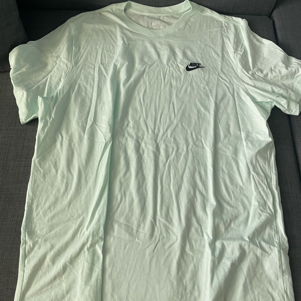men’s nike t-shirt